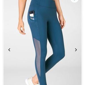 Fabletics Trinity Mid Rise 7/8